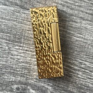 Dunhill rollagas lighter- classic gold bark pattern- great working cond
